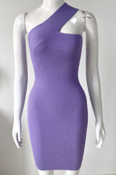Kurzes Mini-Partykleid in Himmelblau mit einer Schulter